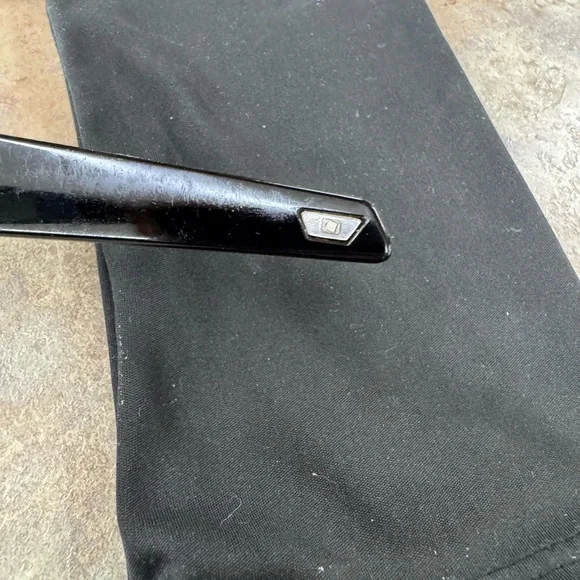 Oakley Wrap Sunglasses with Black Frame and Red-Orange Mirrored Lenses - Picture 11 of 11